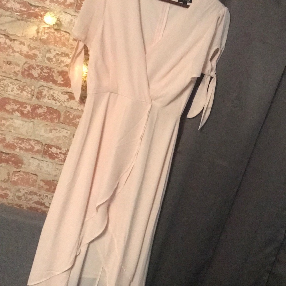 Blush deep v-neck midi dress, short sleeve.